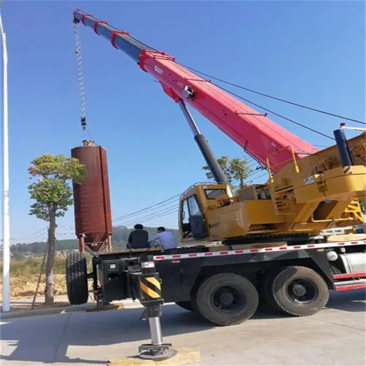 平和县吊车租赁作业时的保养和维护