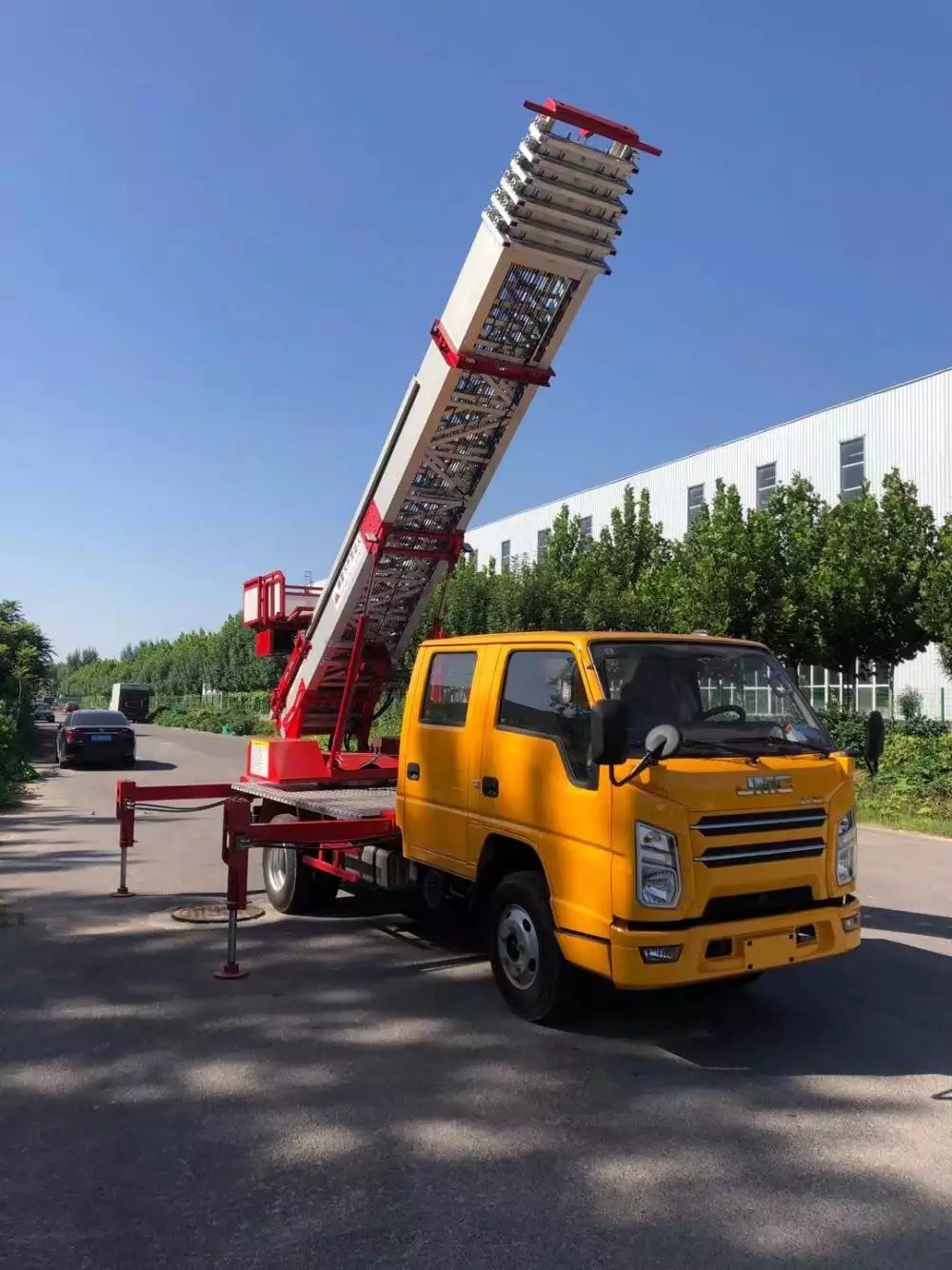 平和县附近的云梯车出租服务：轻松解决高空作业需求