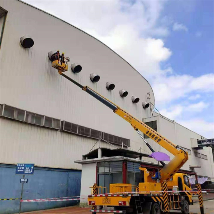 平和县高空作业车出租服务：专业广告牌安装解决方案