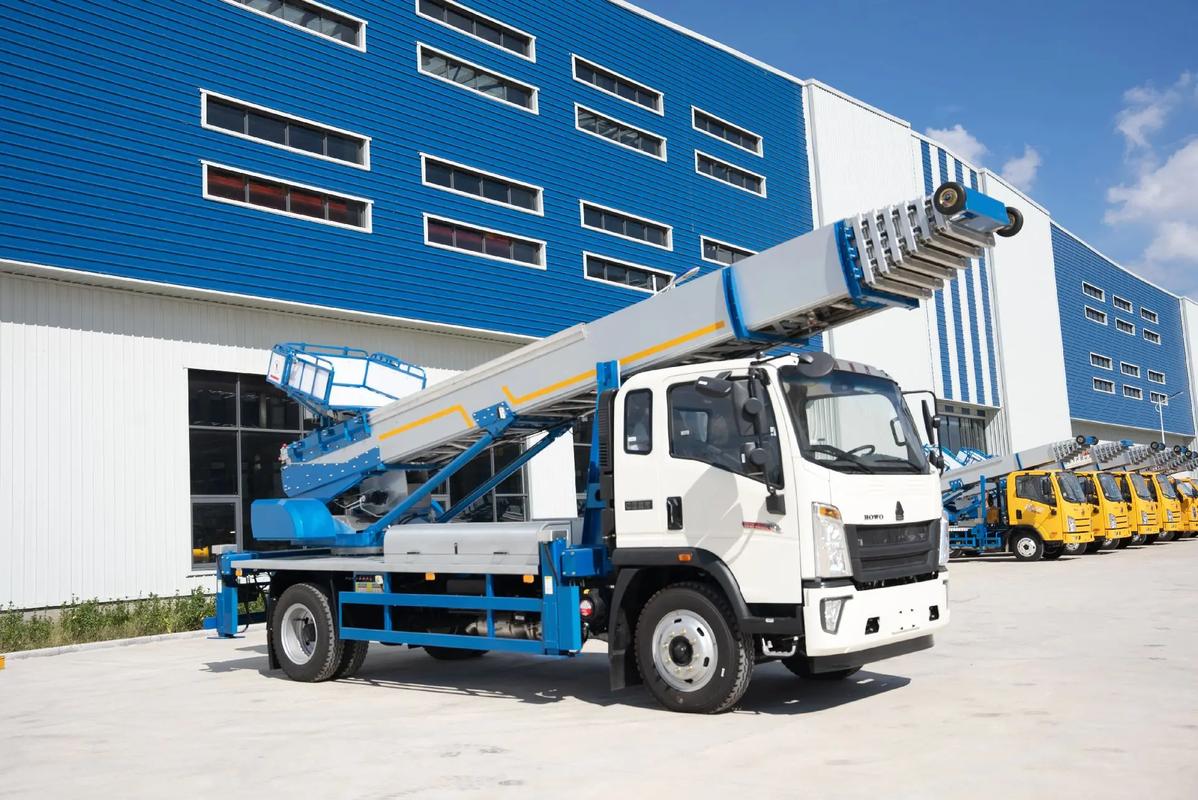 平和县出租云梯车高空作业车 建筑垃圾搬运